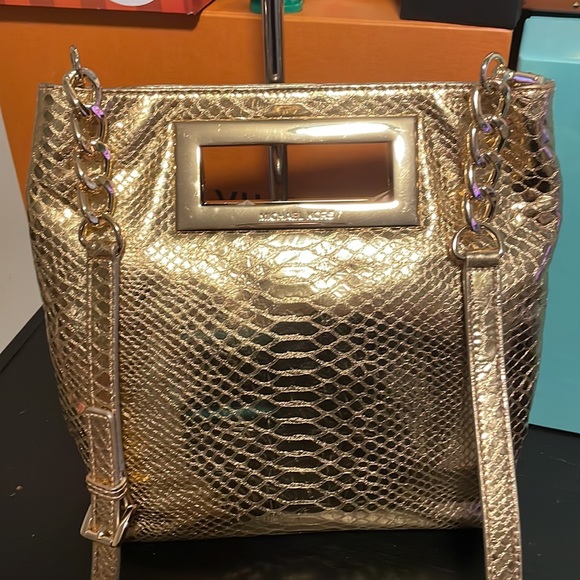 Micheal Kors python clutch/crossbody - Picture 6 of 15